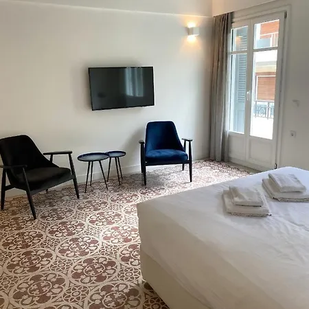 Kleomenous Suites *
